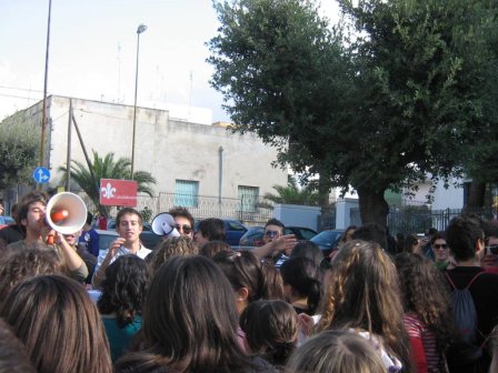 Scuola, il decreto «Gelmini» è legge. Manifestazioni e ore piccole nel Salento